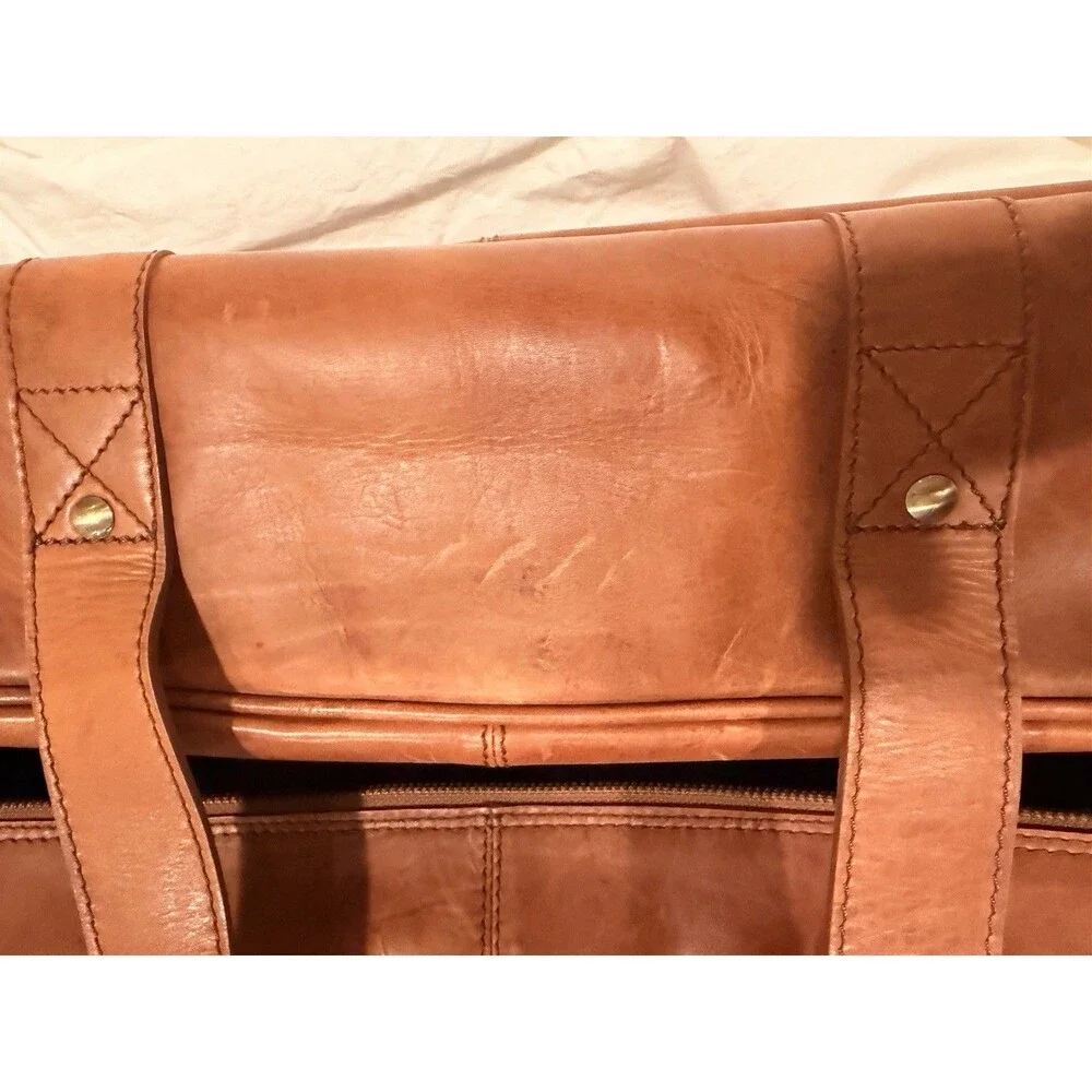 RAWLINGS RUGGED WHEELED LEATHER DUFFLE BAG TRAVEL ROLLING BAG Retails $799.99